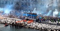 napoli_scudetto_festa_bus.jpg