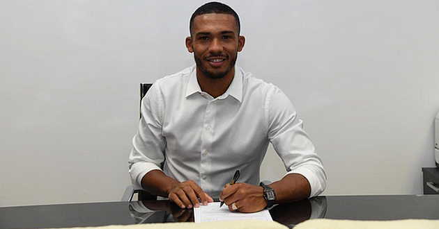 juan-jesus-napoli-firma.jpg