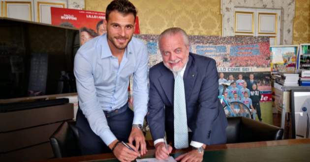 karnezis-firma-napoli.jpg